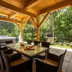 Wellness Drevenica Tále S Biliardom Chalet